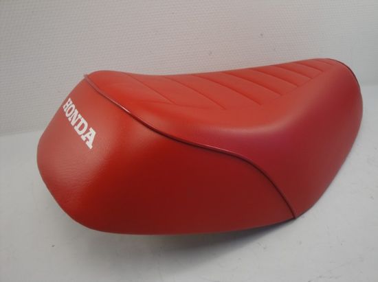 Afbeeldingen van Buddy, zadel rood Honda Vision50 OT orig