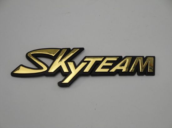 Afbeeldingen van Embleem Skyteam goud/zwart 14cm p/st